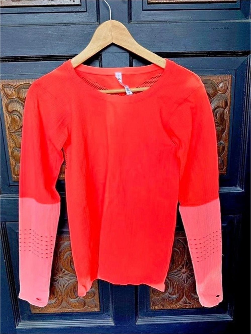 ALO YOGA Long Sleeve Athletic Top